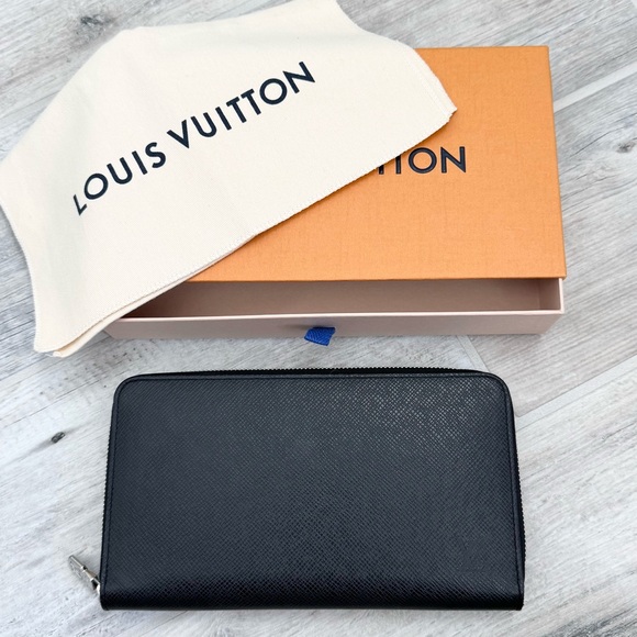 Louis Vuitton Black Taiga Leather Organizer Wallet